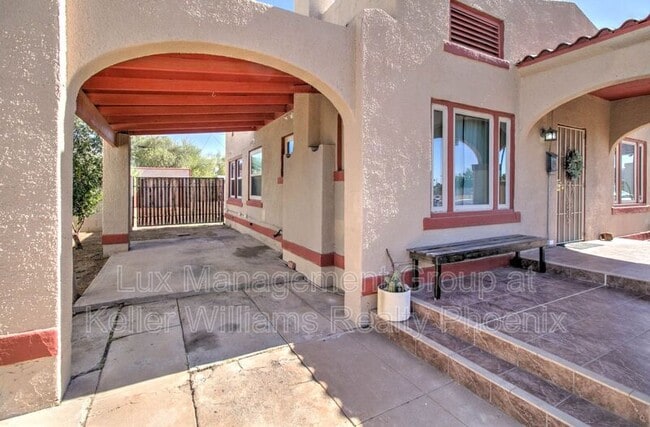 Building Photo - 1642 W Polk St