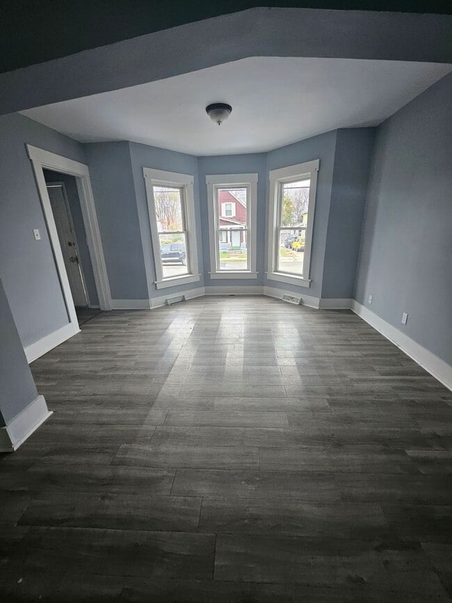 Building Photo - 213 E 28th St