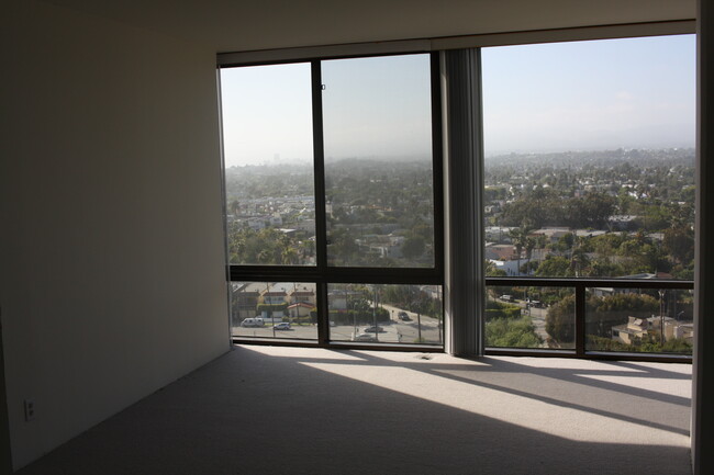 Master Bedroom - 4316 Marina City Dr