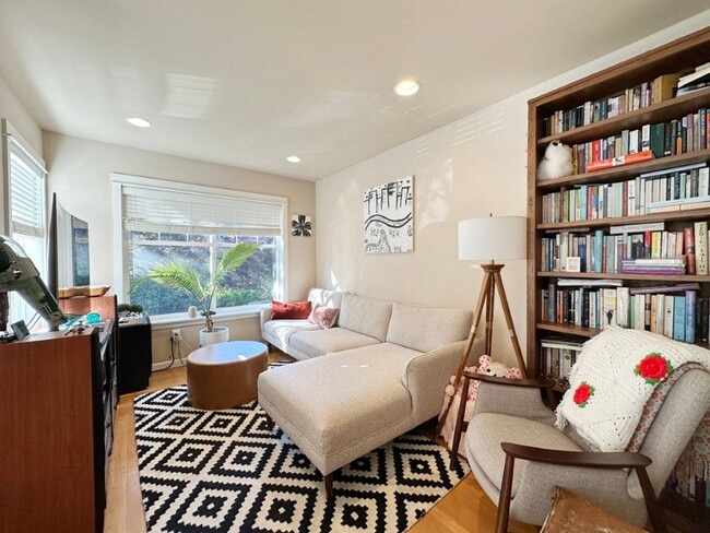 Building Photo - 3Bd/3Ba Seattle Townhouse