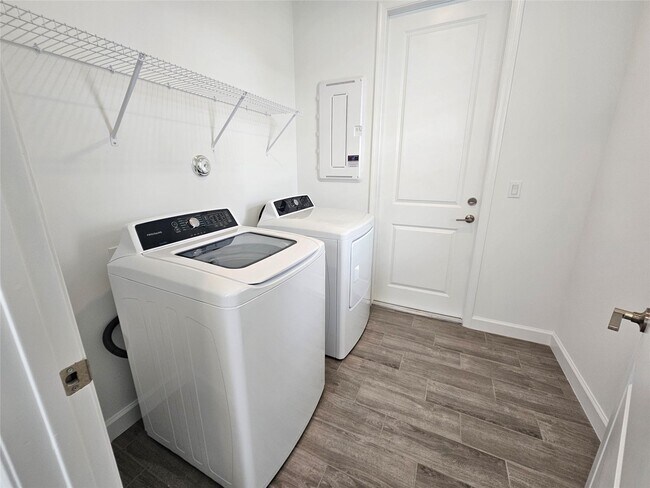 Foto del edificio - 5729 Graceful Way