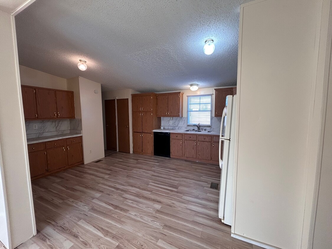 Building Photo - 406 A St