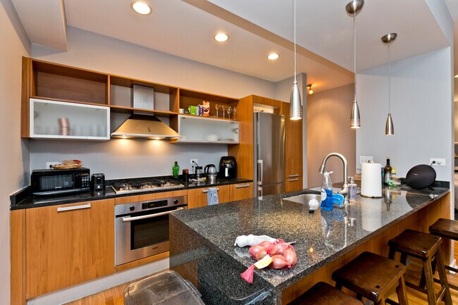 Foto del edificio - 3012 W Addison St