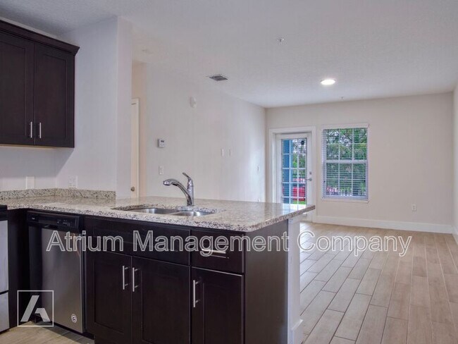 Foto del edificio - 5520 Lake Underhill Rd
