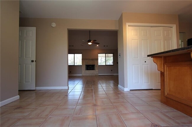 Building Photo - 1825 Skyline Dr