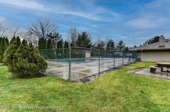 piscina - 500 Danbury Ln