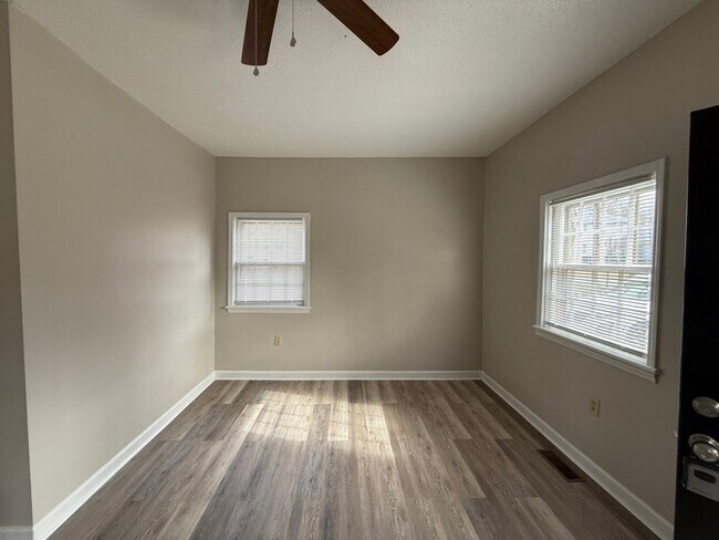 Foto del edificio - 537 Robertson St