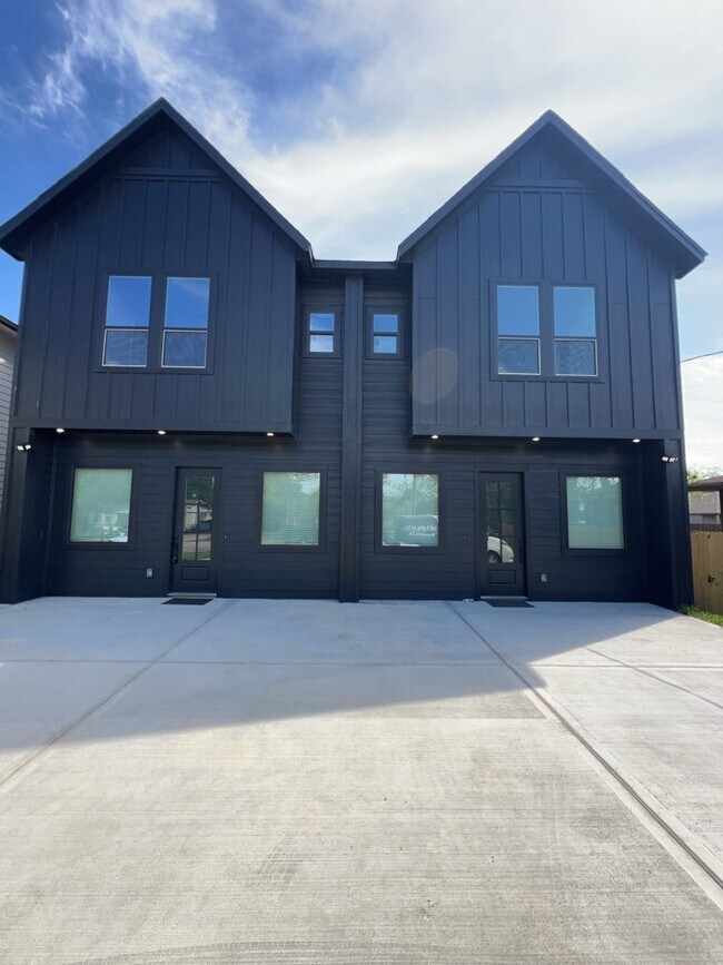 Building Photo - 7956 Bonaire St