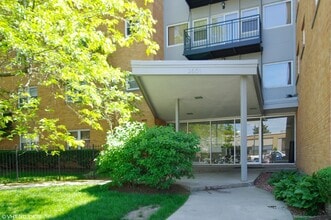 Building Photo - 2501 W Bryn Mawr Ave