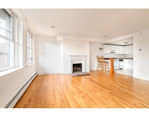 Building Photo - 462 Beacon St