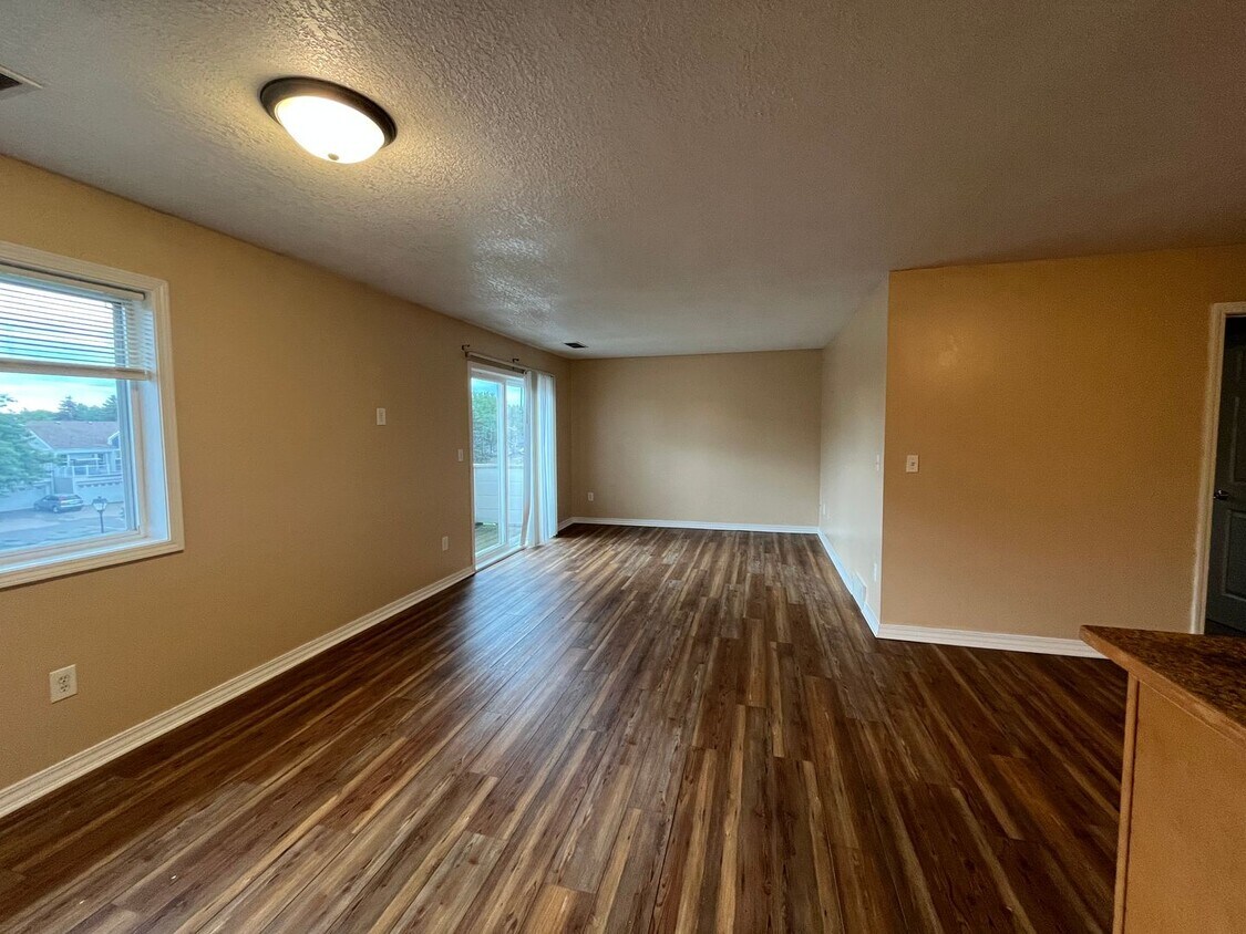 Foto principal - 886 Wescott Square