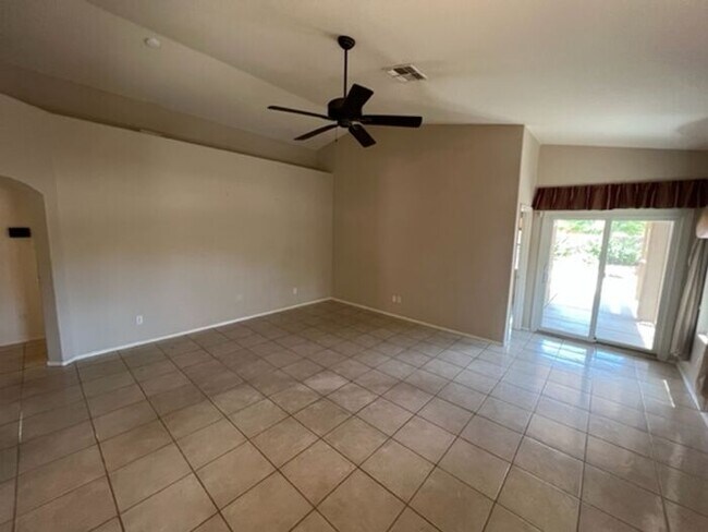 Foto del edificio - Bright 3BR NW Tucson Basecamp | Private Yard + 2-Car Garage