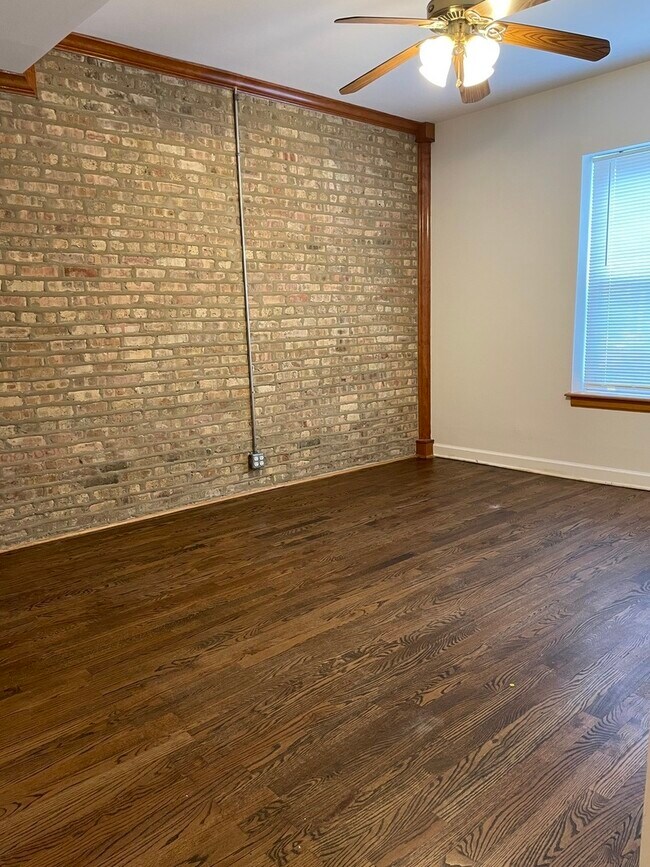 Building Photo - 1454 N Fairfield Ave