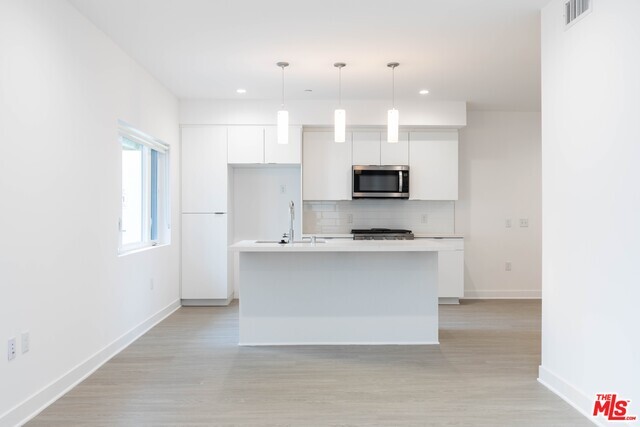 Building Photo - 843 Wilcox Ave