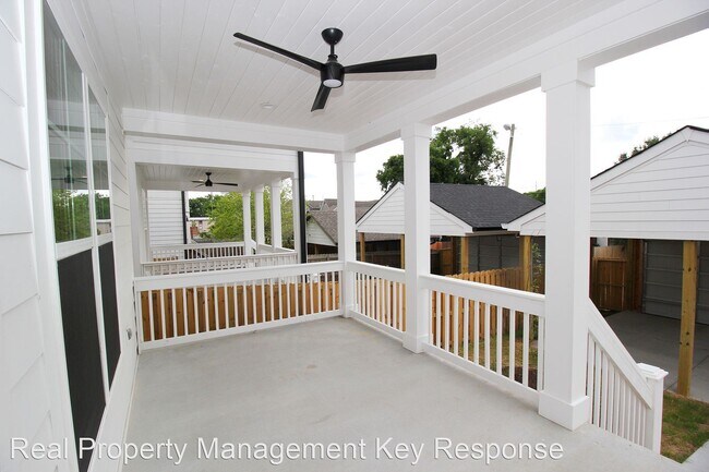 Building Photo - 4 br, 3 bath House - 6113B California Avenue