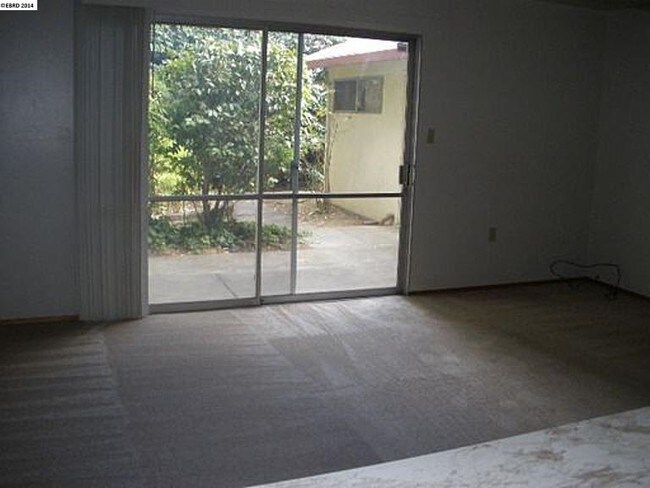 Building Photo - 601 Alamo Dr
