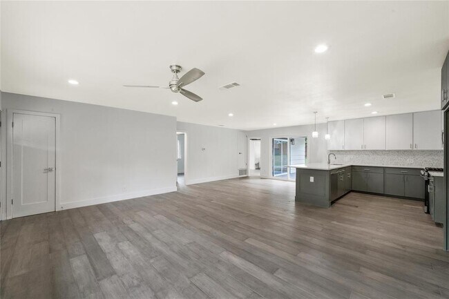 Building Photo - 9714 Hansford Dr