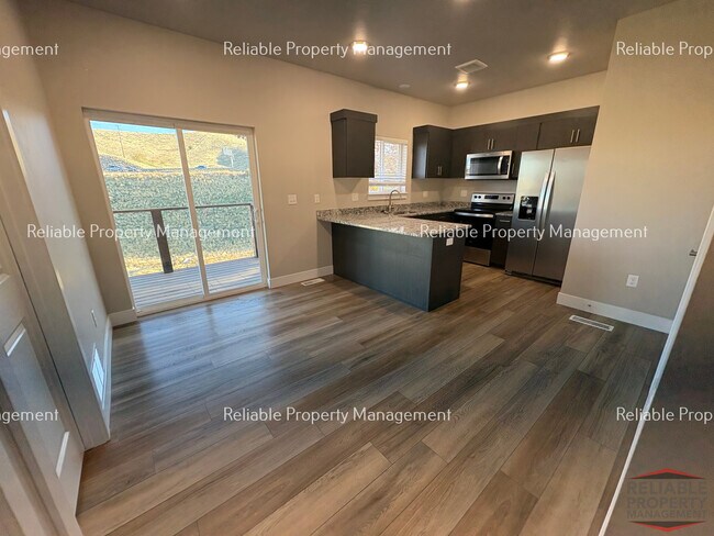 Foto del edificio - 1666 Ammon St