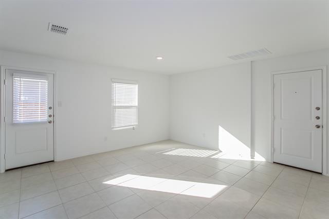 Foto del edificio - 5825 Rockrose Ln