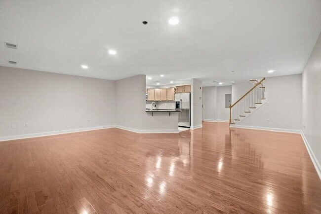 Foto del edificio - 120 Wyllis Ave