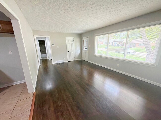 Foto del edificio - 3587 Hallbrook St