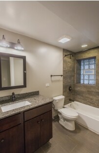 Baño - 5056 N. Winchester