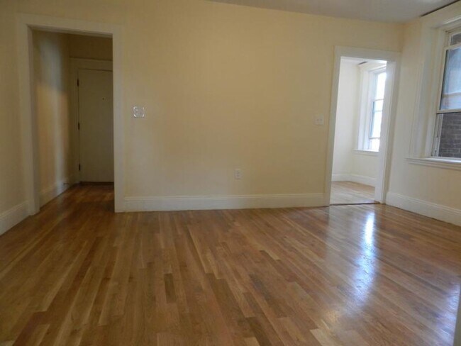 Building Photo - ALLSTON 2BED / 1BATH WITH HEAT AND HW FOR SEPTEMBER 2026