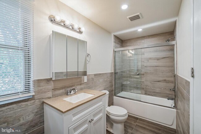 Building Photo - 128 Rennard Pl
