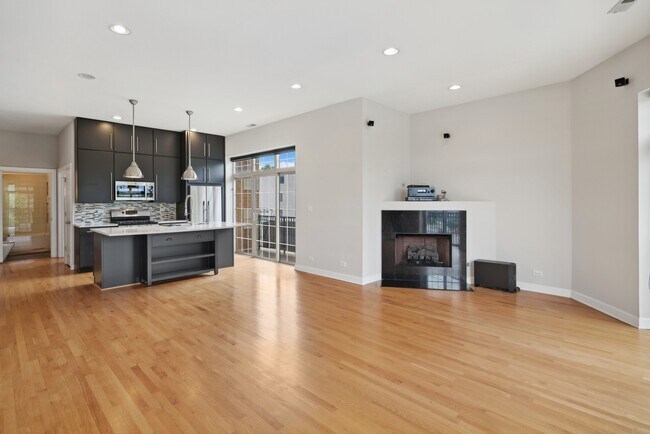 Building Photo - 6423 W Touhy Ave