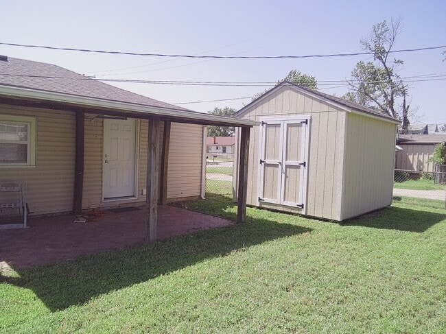 Building Photo - 1810 Cone St