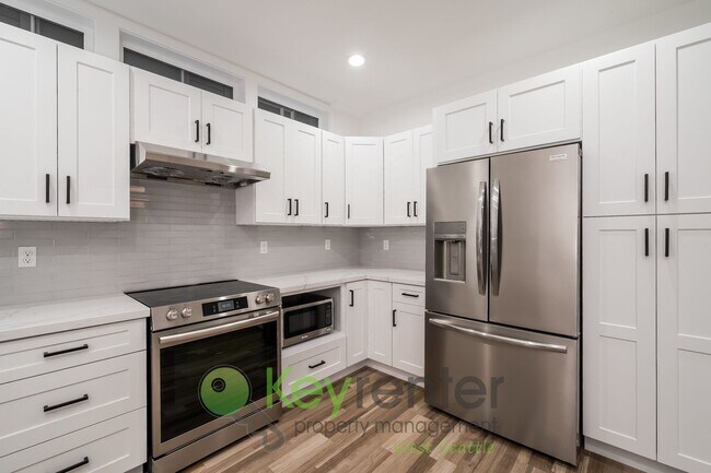 Foto del edificio - **Rent Special** Newly Constructed 3 Bedroom Home with Vaulted Ceilings and Rooftop Views