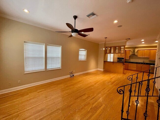 Foto del edificio - 3 Bed 2.5 Bath Townhouse in A+ location!