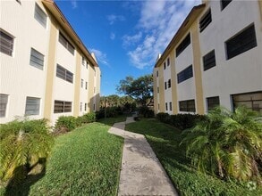 Building Photo - 2027 Coral Ridge Dr