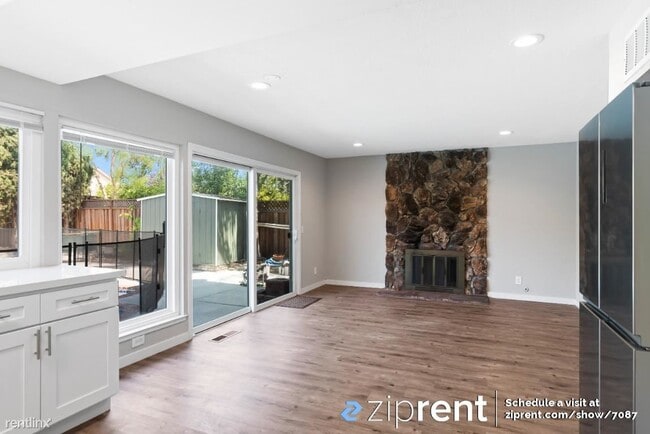 Building Photo - 4 br, 2.5 bath House - 399 Avenida Manzano...