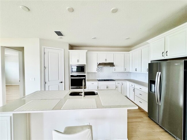 Foto del edificio - 6618 Willow View Ave