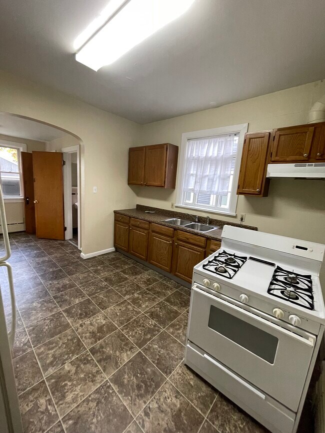 Building Photo - 142 Winspear Ave