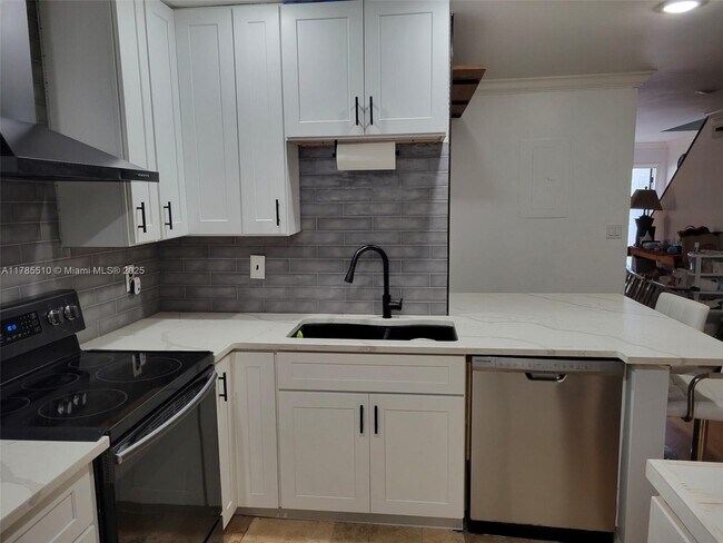 Foto del edificio - 605 NW 47th St