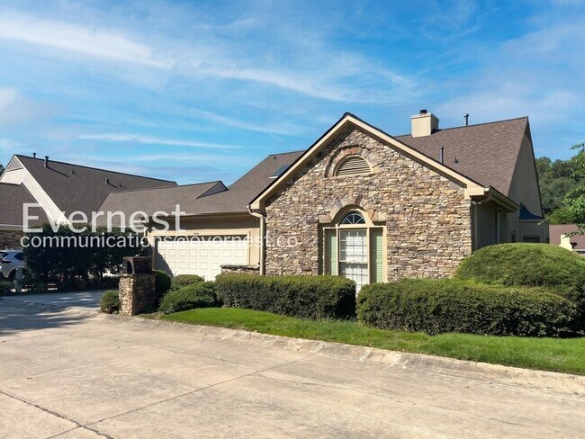 Building Photo - 4580 Village Dr