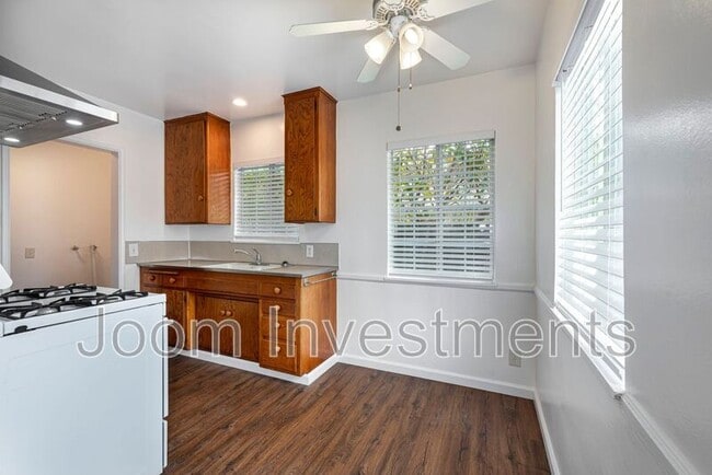 Foto del edificio - 818 Mayflower Ave