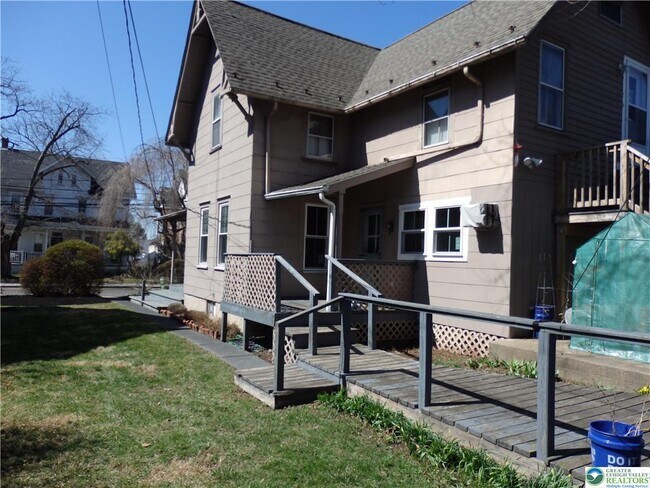 Foto del edificio - 33 N Hellertown Ave