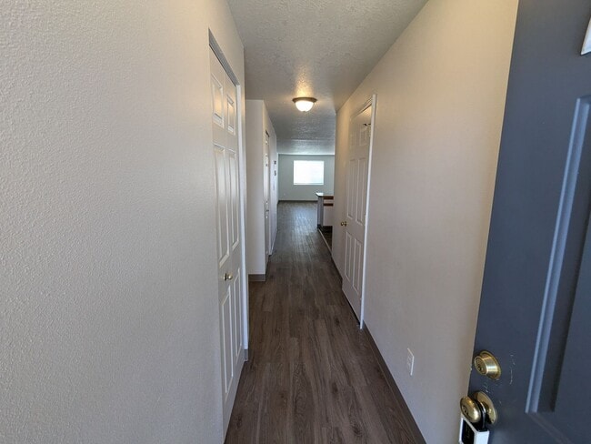 Building Photo - 532 NE Larch Ave