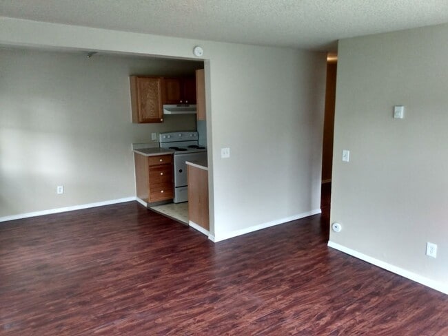 Building Photo - 2 bedroom, 1 bath upstairs apartment - Gra...