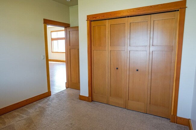 Building Photo - One Month's Free Rent