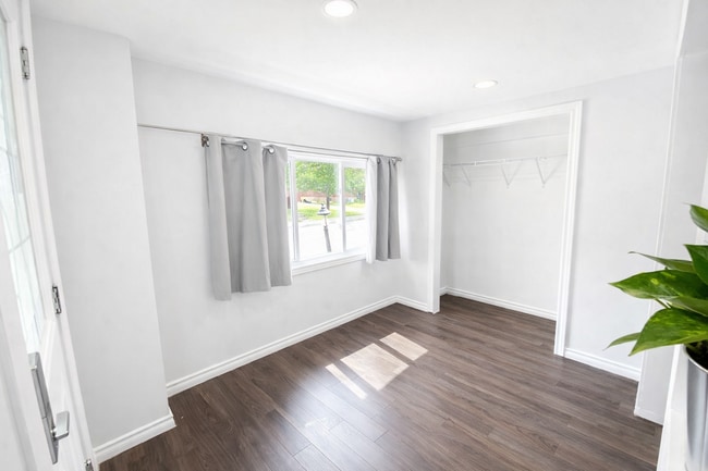 Building Photo - 369 Glendale Av