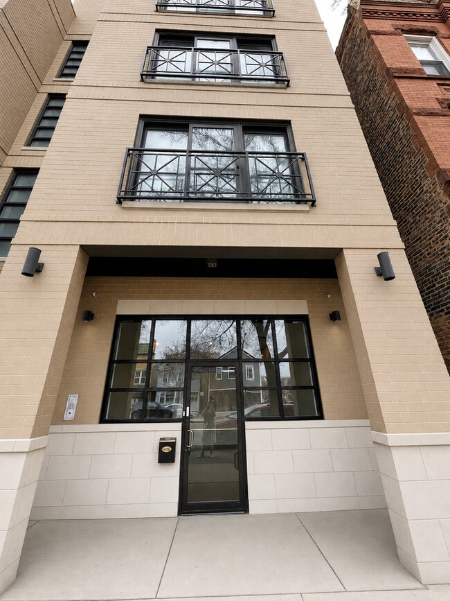 Building Photo - 1451 N Ashland Ave