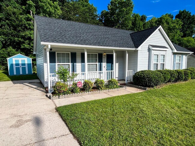Building Photo - Beautiful 3 Bedroom 2 bathroom one level r...