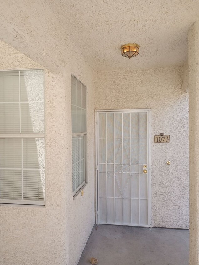 Foto principal - 2 bed/ 2 bath 1st Floor with a 1 car garage