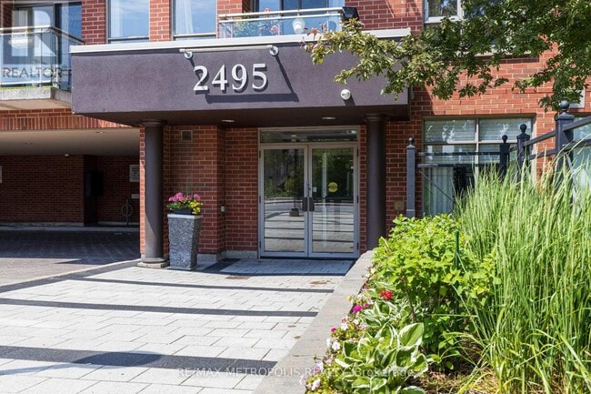 Building Photo - 2495 Dundas St W