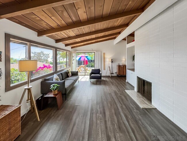 Building Photo - 5643 Linda Rosa Ave