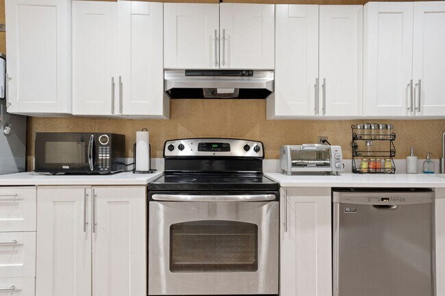 Building Photo - Updated Georgetown Two-Bedroom with All Utilities Included!